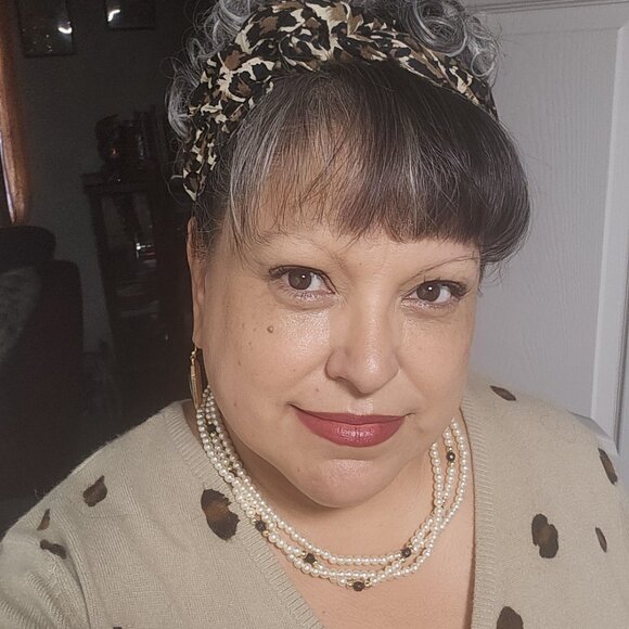 Meet your Posher, Juanita - Picture 2 of 2